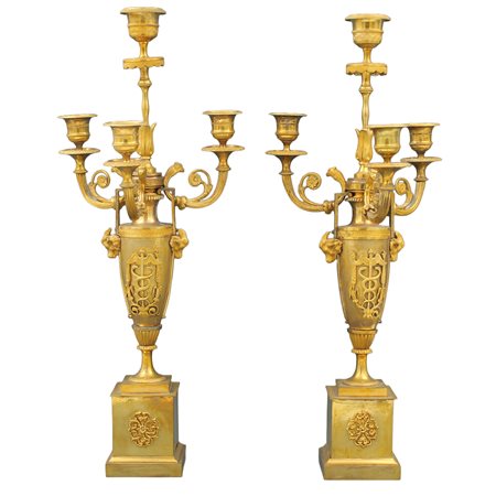 Coppia di candelabri a quattro fiamme