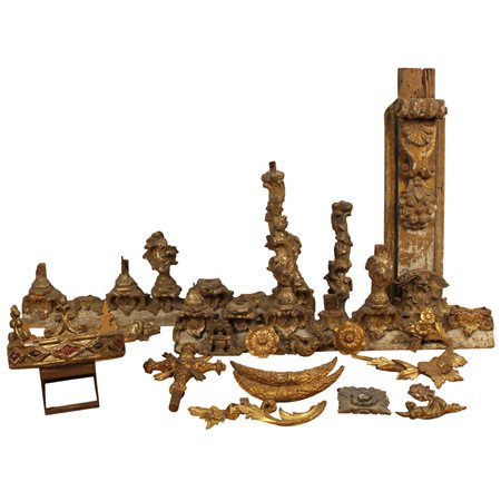 Lotto di intagli assortiti ed elementi