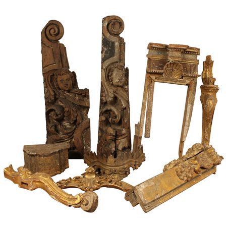 Lotto di intagli assortiti ed elementi