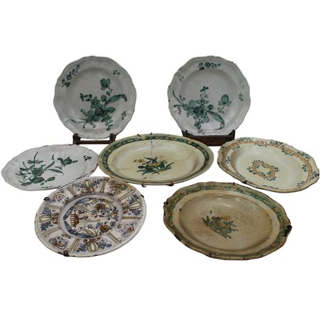 Lotto di sette piatti