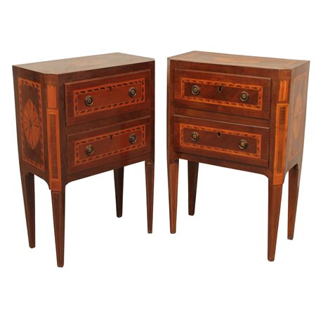 Coppia di comodini a due cassetti