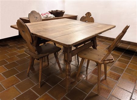 Anonym/Anonimo Tavolo tirolese con 4 sedie;110 x 119 x 72 cm, segni di usura