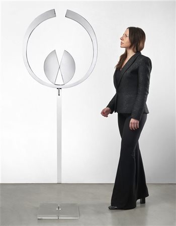 Carmelo Cappello "Rotatorio ovale" 1985
acciaio lucidato su base in plexiglass
c