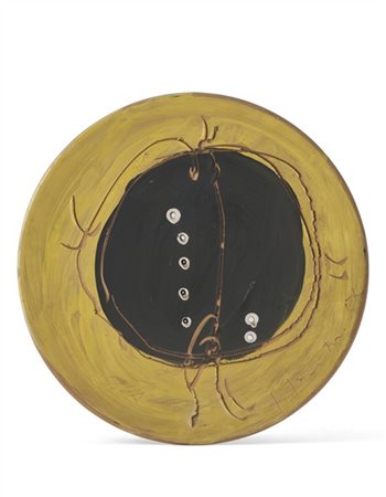 Lucio Fontana "Concetto spaziale" 1957
terracotta ingobbiata, dipinta, buchi e g