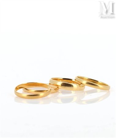 Alliances Ensemble de quatre alliances en or jaune 18k (750 millièmes)....