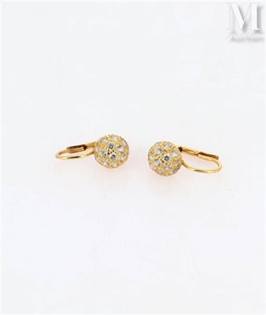 Paire de dormeuses Paire de dormeuses en or jaune 18k (750 millièmes)...