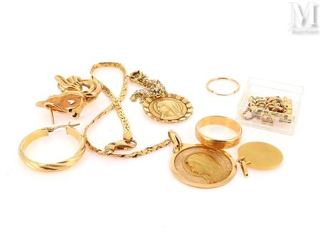 Lot Lot en or jaune 18k (750 millièmes) comprenant trois médailles, une...