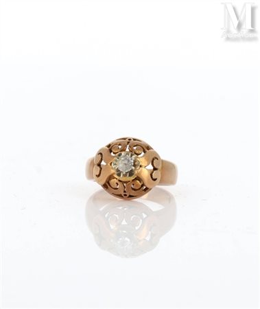 Bague dôme Bague dôme en or jaune 18k (750 millièmes), le chaton ajouré de...