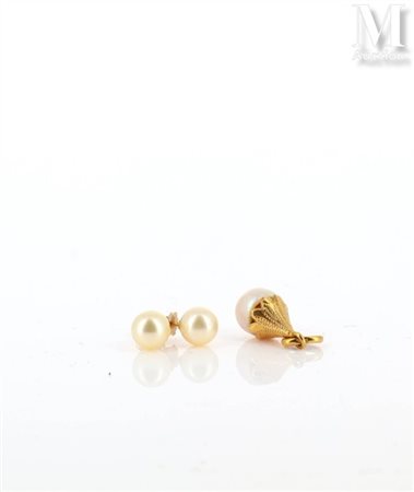 Ensemble Ensemble en or jaune 18k (750 millièmes) comprenant une paire de...