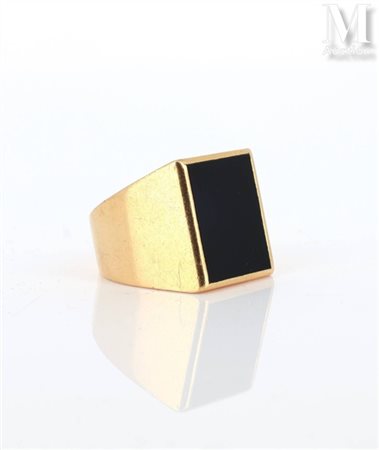 Chevalière Chevalière en or jaune 18k (750 millièmes), la table sertie d'un...