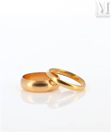 Deux alliances Deux alliances en or jaune 18k (750 millièmes). Poids: 6,3g...