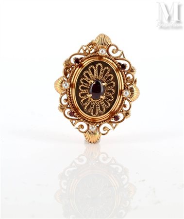 Pendentif médaillon Broche pendentif en or jaune 18k (750 millièmes) figurant...