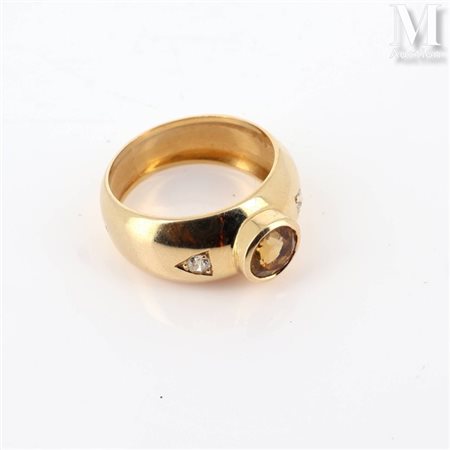 BAGUE Bague jonc en or jaune 18k (750 millièmes) centrée d'une citrine ronde...