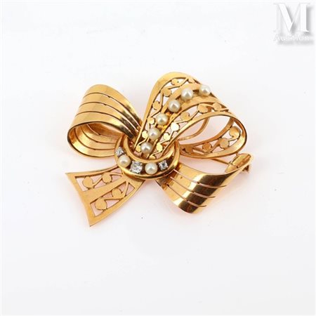 BROCHE Broche en or jaune 18k (750 millièmes) t platine (850 millièmes)...