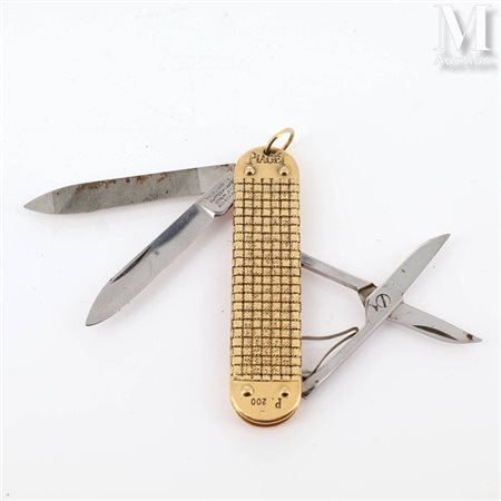 PIAGET Nécessaire de manucure en or jaune 18k (750 millièmes) à décor...