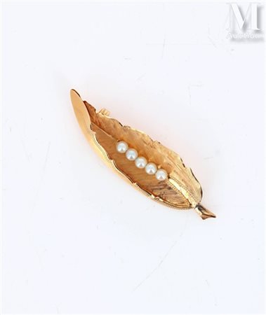 Broche feuille Broche en or jaune 18k (750 millièmes) figurant une feuille...