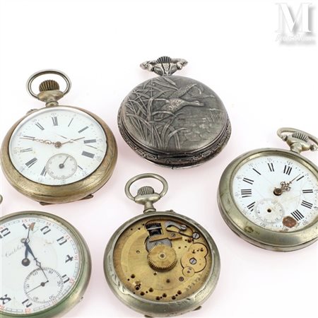 Lot Lot comprenant cinq montres à gousset en métal et des cadrans. (Accidents...