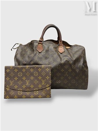 LOUIS VUITTON Sac speedy en toile monogrammée et cuir gold. Garniture en...
