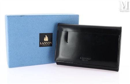 LANVIN Portefeuille en cuir glacé noir, fermeture à rabat. 13 x 9 cm. Avec...