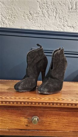HERMÈS Low boots à talons en daim noir pointure 39. Talon 12cm (Quelques...