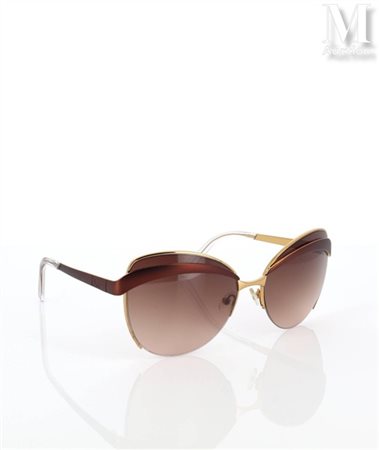 DIOR Paire de lunettes de soleil, de forme papillon, branche métallisées...