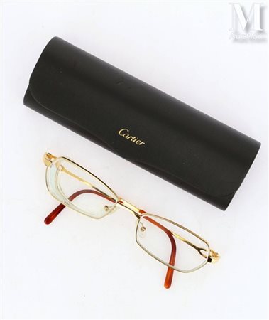 CARTIER Paire de lunettes en plaqué or et résine à l'imitation de l'écaille,...