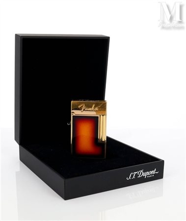 S.T. DUPONT Briquet Dupont en plaqué or et laque flammée, édition réalisée en...