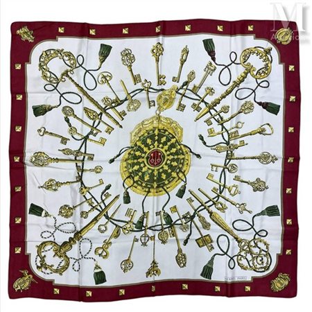 HERMÈS Foulard Hermès, motif de clés en twill de soie roulottée 86 x 89 cm...