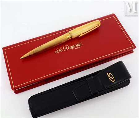 S.T. DUPONT Stylo bille Olympio en plaqué or à décor de semis de grains...