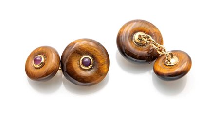 Coppia di gemelli in oro, occhio di tigre e rubini Diametro mm 12 Oro giallo...