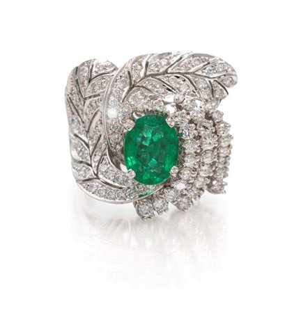 Anello a fiore in oro, smeraldo e brillanti Misura 15 Oro bianco 750/000....