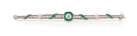 Tiffany, spilla a barretta in platino, oro, diamanti e smeraldi Lunghezza cm...