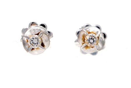 Damiani, coppia di orecchini in oro e brillanti Oro bianco 750/000. Diamanti...