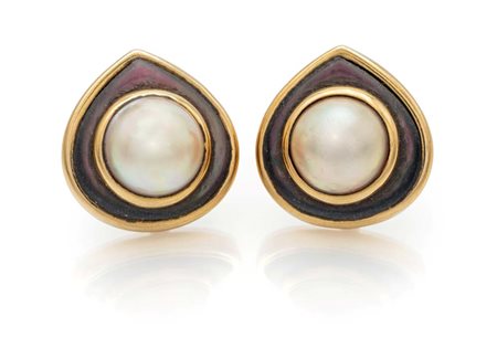 Marina Bulgari, coppia di orecchini in oro e perle mabè cm 2,5 x 2,5 Oro...