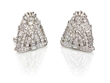 Coppia di clips art decò in oro e brillanti cm 3 x 2,5 Oro bianco 750/000....