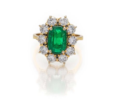 Anello in oro, smeraldo e brillanti Misura 14 Oro giallo 750/000. Smeraldo...