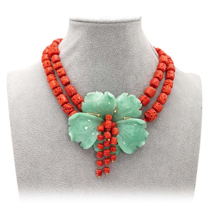 Collana in oro, corallo e giada Lunghezza cm 41 Oro giallo 750/000. Corallo...