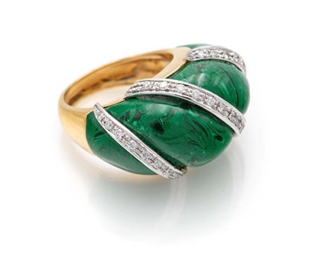 Anello in oro, smalti e brillanti Misura 14 Oro giallo e bianco 750/000. Peso...