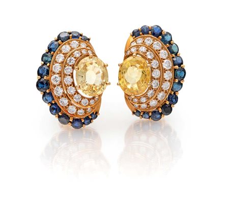 Coppia di orecchini in oro, zaffiri e brillanti Oro giallo 750/000. Diamanti...