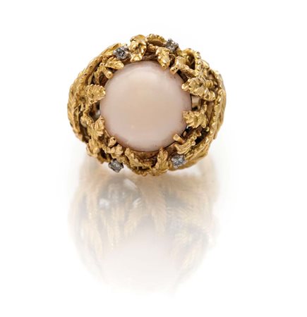 Anello in oro, corallo e brillanti Misura 7 Anni '50 Oro giallo 750/000. Peso...