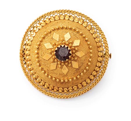 Spilla tonda in oro e granato centrale Diametro cm 4 Oro giallo 750/000. Peso...