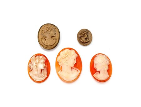 Gruppo di 5 cammei mm 25 x 15 Conchiglia e pietra lavica