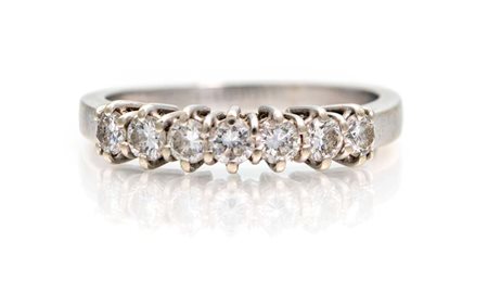 Anello a riviera in oro e brillanti Misura 16 Oro bianco 750/1000. Diamanti...