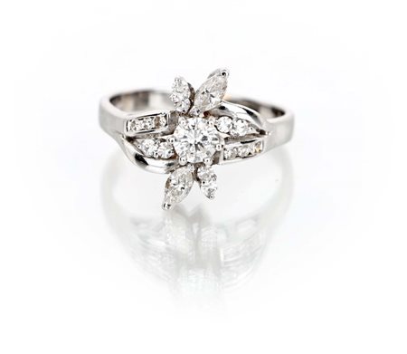 Anello in oro e brillanti Misura 16 Oro bianco 750/000. Diamante in taglio...