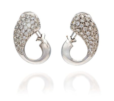 Coppia di orecchini in oro e brillanti cm 3 x 2 Oro bianco 750/000. Diamanti...