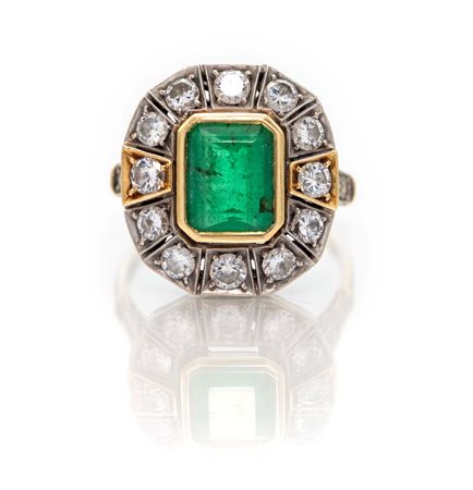 Anello in oro, smeraldo e brillanti Misura 20 Oro bianco 750/000. Smeraldo in...