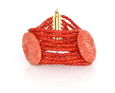 Bracciale in corallo Lunghezza cm 20, altezza cm 5 Corallo rosso in taglio...