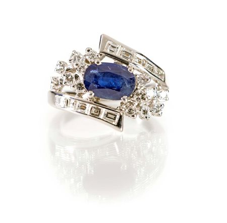 Anello in oro, zaffiro e diamanti Misura 16 Oro bianco 750/000. Zaffiro in...