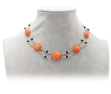 Collana in oro, perle, onice e corallo Lunghezza cm 38 Oro giallo 750/000....