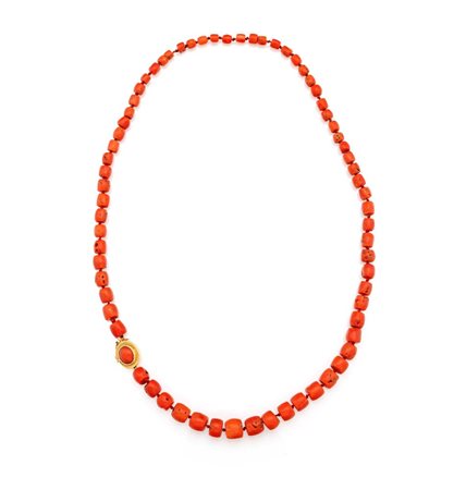 Collana di corallo rosso e oro Lunghezza cm 65 Oro giallo 750/000. Corallo da...